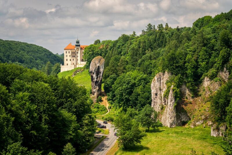 Camping Nasza Dolina Camper Park Pieskowa Skala Pole Namiotowe Ojcow Szlak Orlich Gniazd Maczuga Herkulesa Pustynia Bledowska Krakow Wieliczka Oswiecim Energylandia Inwald Zator camper namiot przyczepa