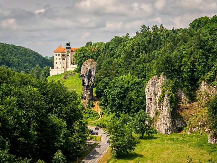 Camping Nasza Dolina Camper Park Pieskowa Skala Pole Namiotowe Ojcow Szlak Orlich Gniazd Maczuga Herkulesa Pustynia Bledowska Krakow Wieliczka Oswiecim Energylandia Inwald Zator camper namiot przyczepa